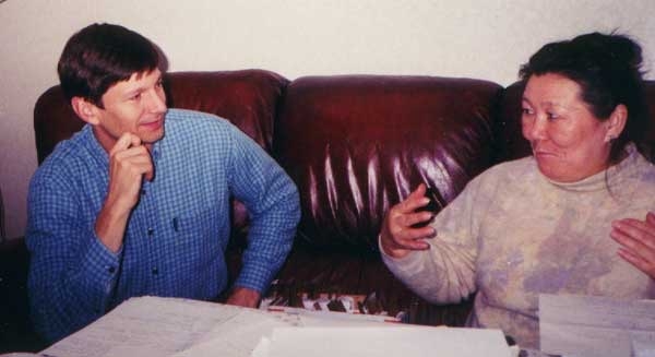 Linguist Edward Vajda in conversation with a Ket speaker. Linguist Edward Vajda in conversation with a Ket speaker.